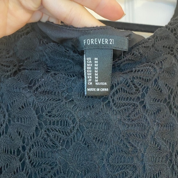 Fall FAVORITE 🍁🧡☕️ FOREVER 21 Black Lace/Crochet Fringe Bell Sleeve Dress - Picture 9 of 9